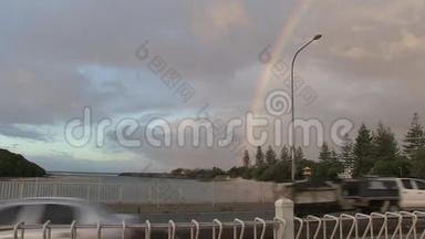 彩虹，塔勒布杰拉溪与海洋，黄金海岸，澳大利亚。